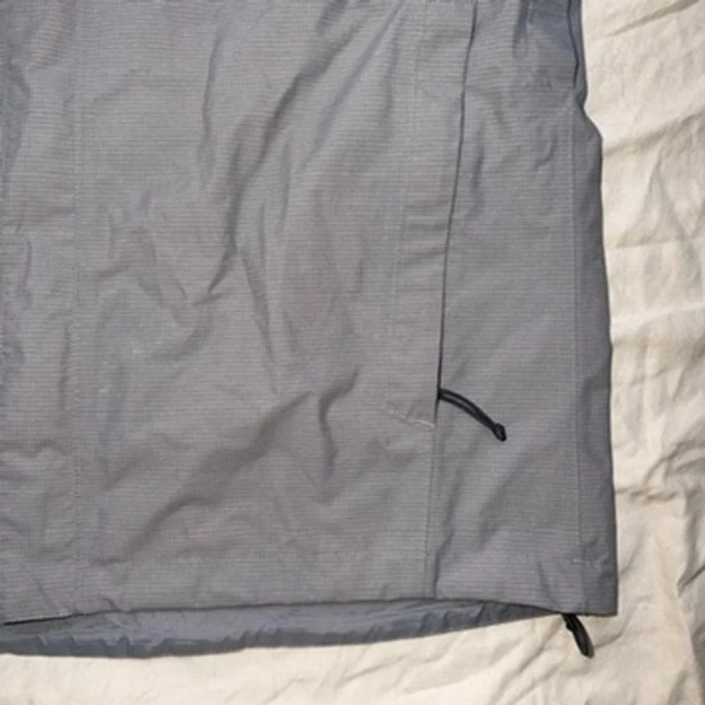The North Face HyVent 2.5L Ski Jacket Large Mens Grey Waterproof Shell